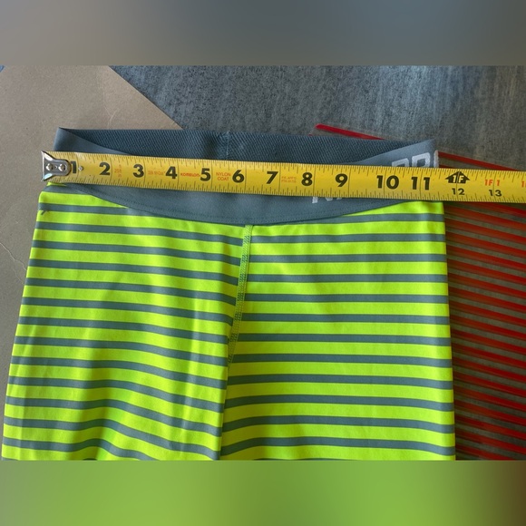 Nike Pro Dri-Fit Cropped Leggings, size Small - Picture 7 of 7